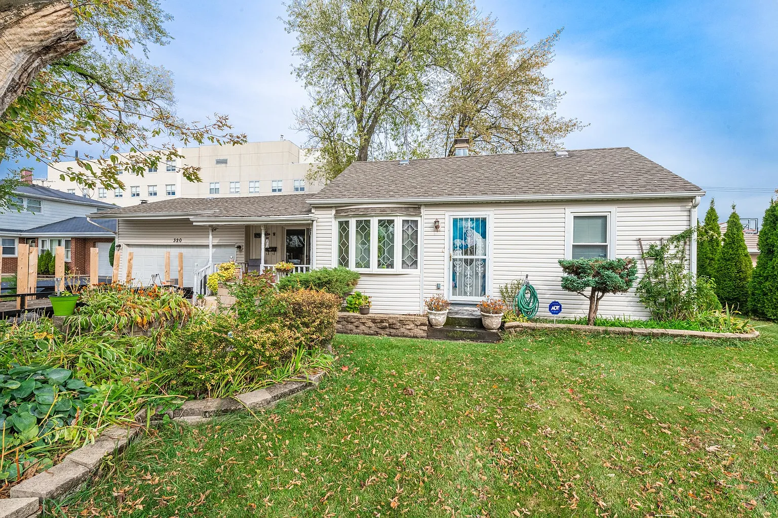 320 Morse Dr photo 1