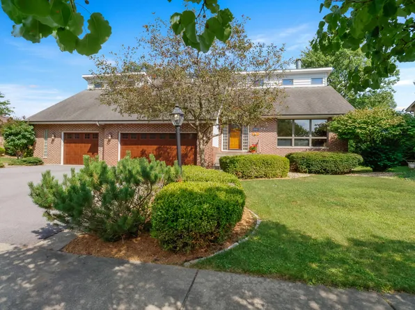 2531 Castlewood Dr, Dyer, IN 46311