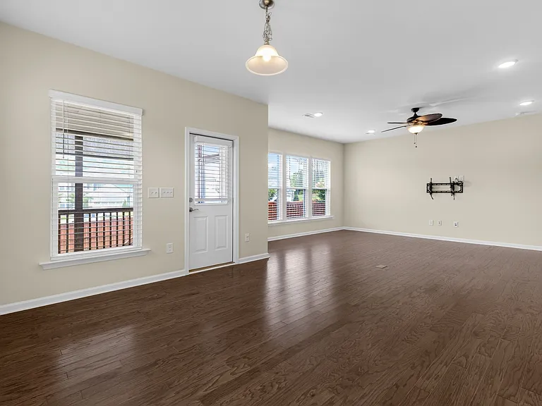 2112 Turling Way — Photo 18