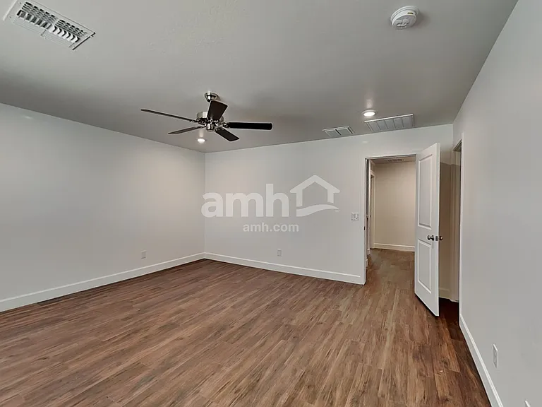 17154 W Golden Ln — Photo 9