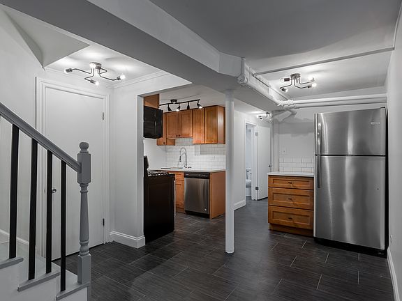 4th image of 2040 W Birchwood Ave #G