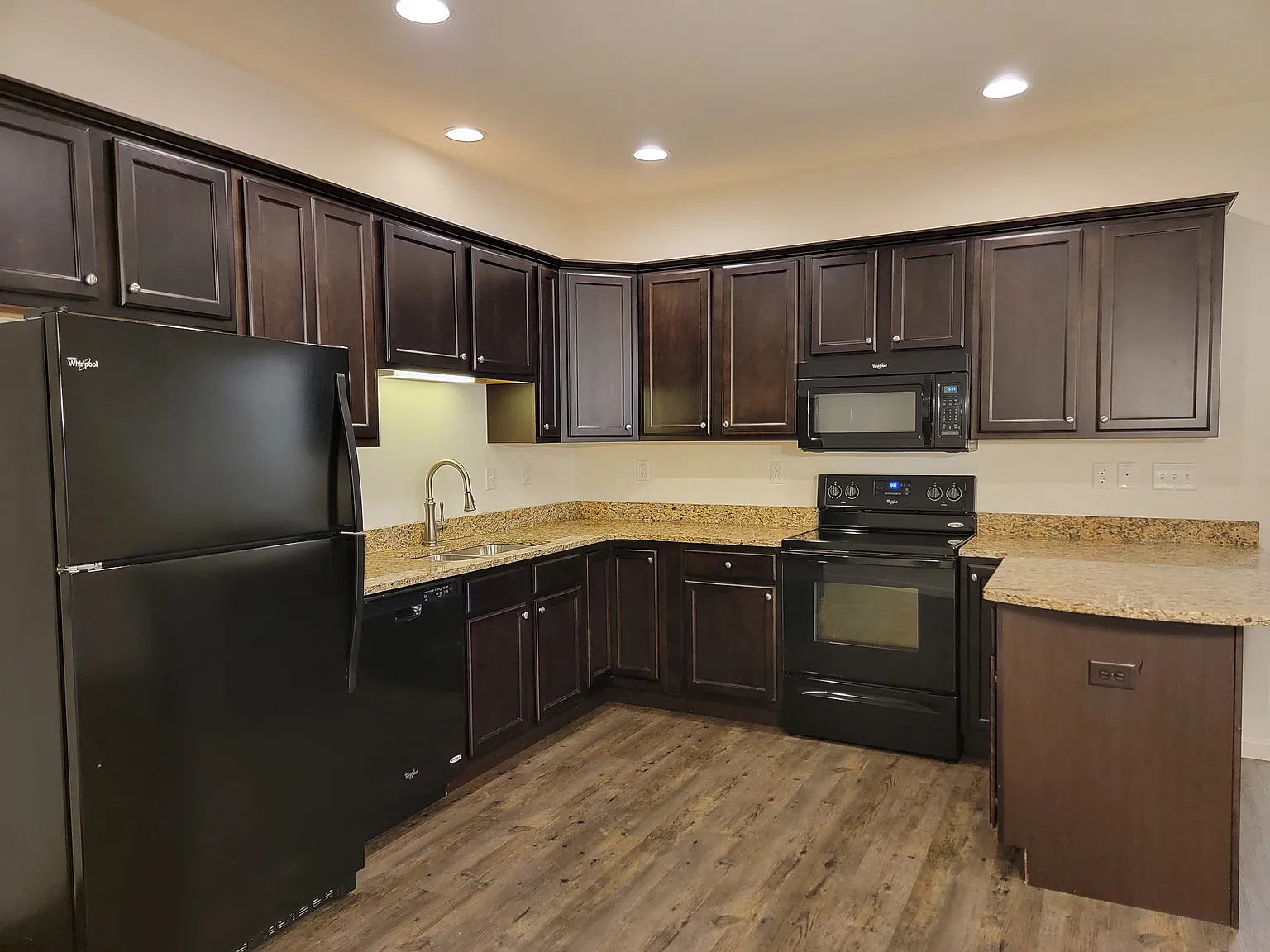 2 bed, 1170 sqft, $1,850 — Photo 3