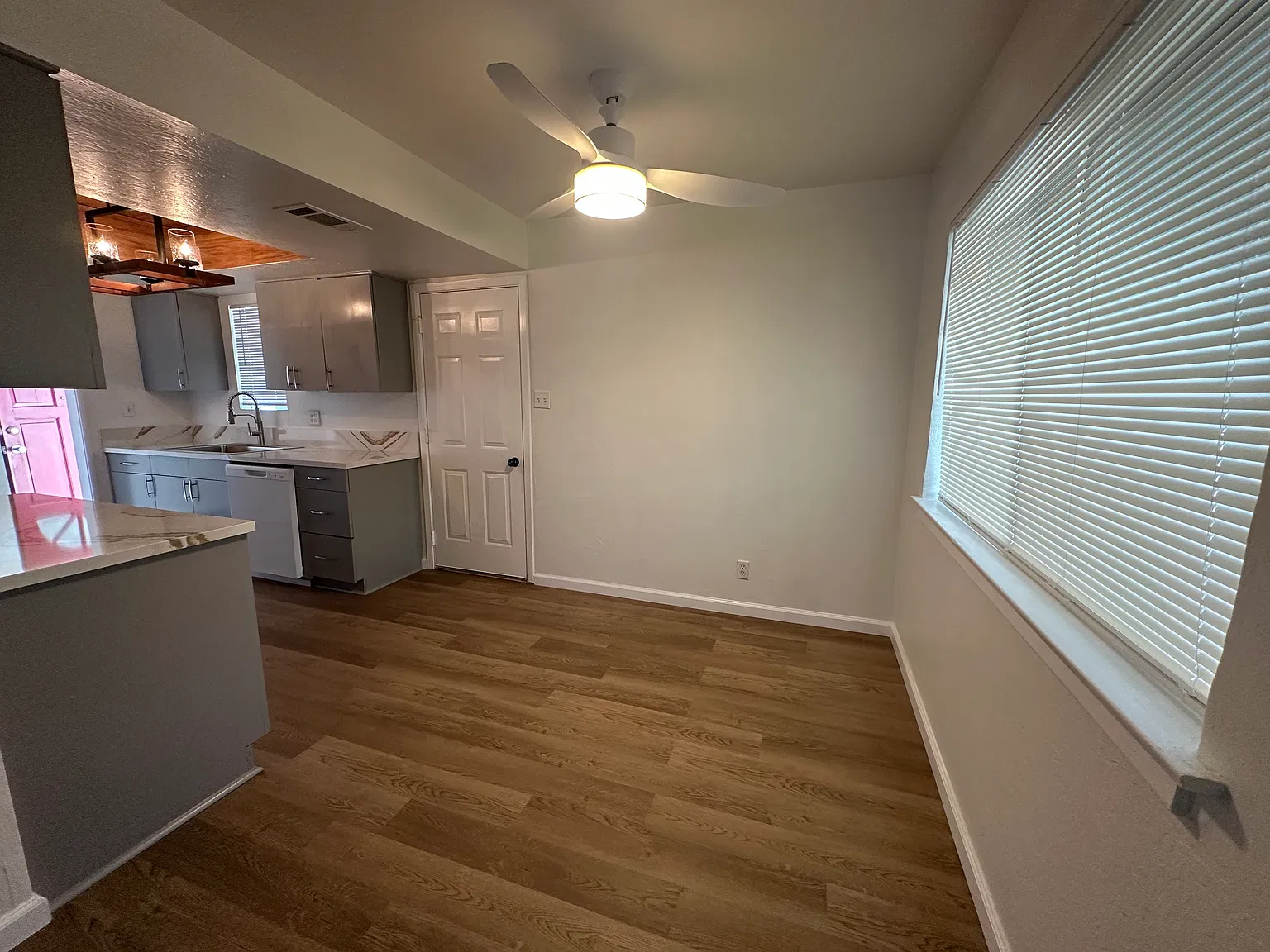 3 bed, 1000 sqft, $2,095 — Photo 4