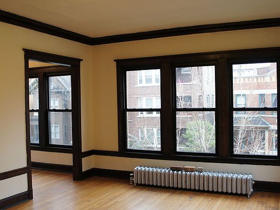 4th image of 2426 N Sawyer Ave Unit 28-2E
