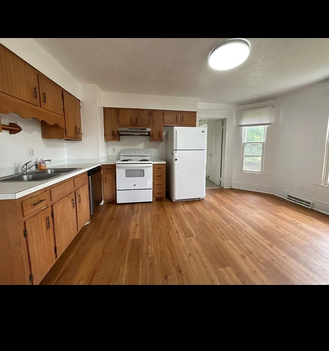 2 bed, $1,200 — Photo 4