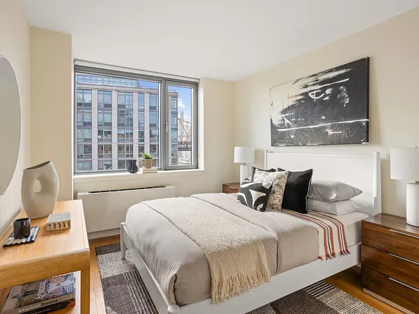 425 Main St APT 14H, New York, NY 10044