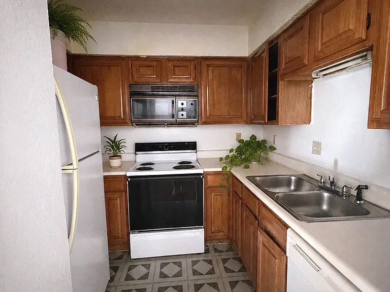 9930 Buckingham Rd #104 — Photo 3