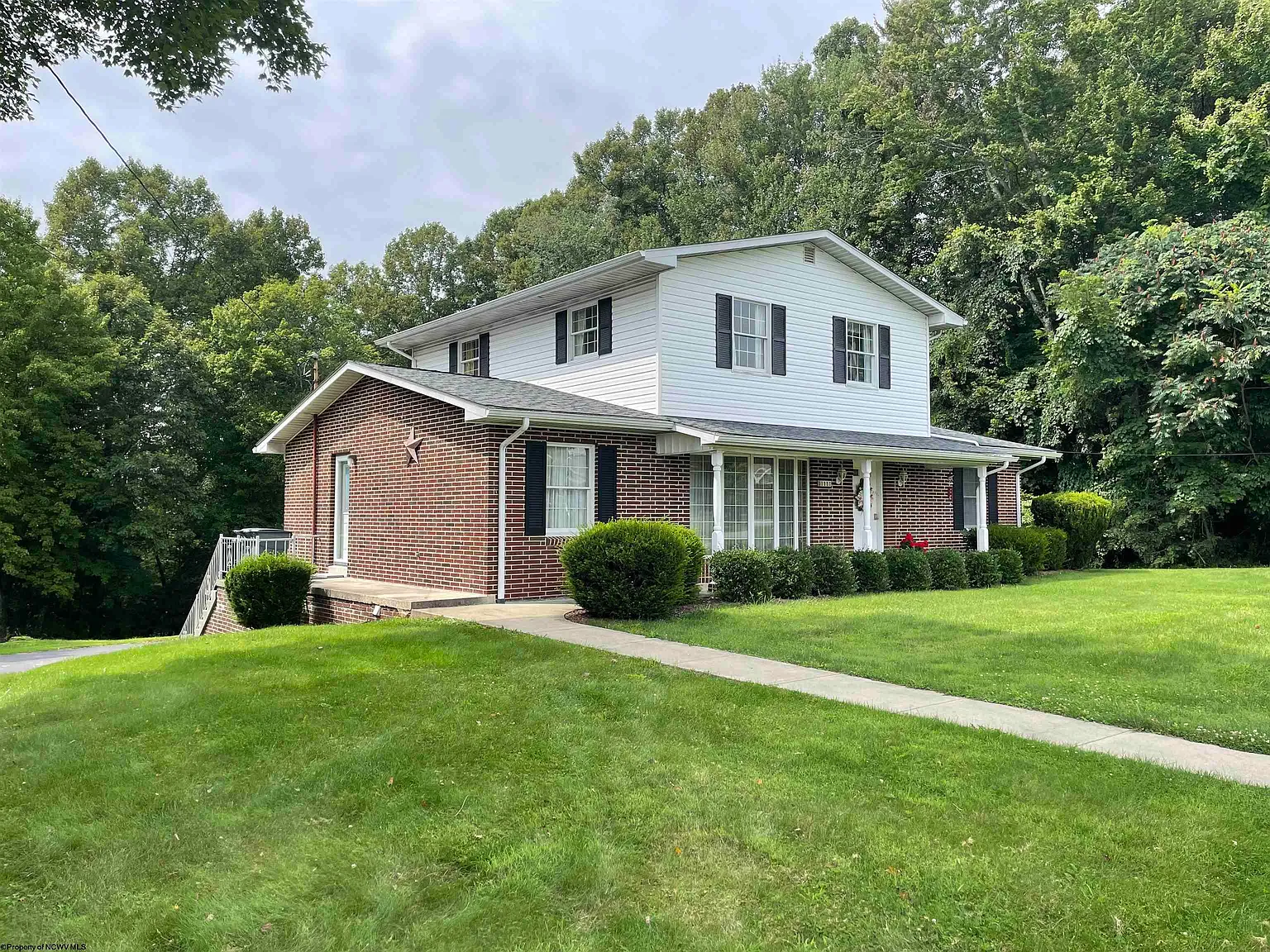 111 McDonald St photo 1