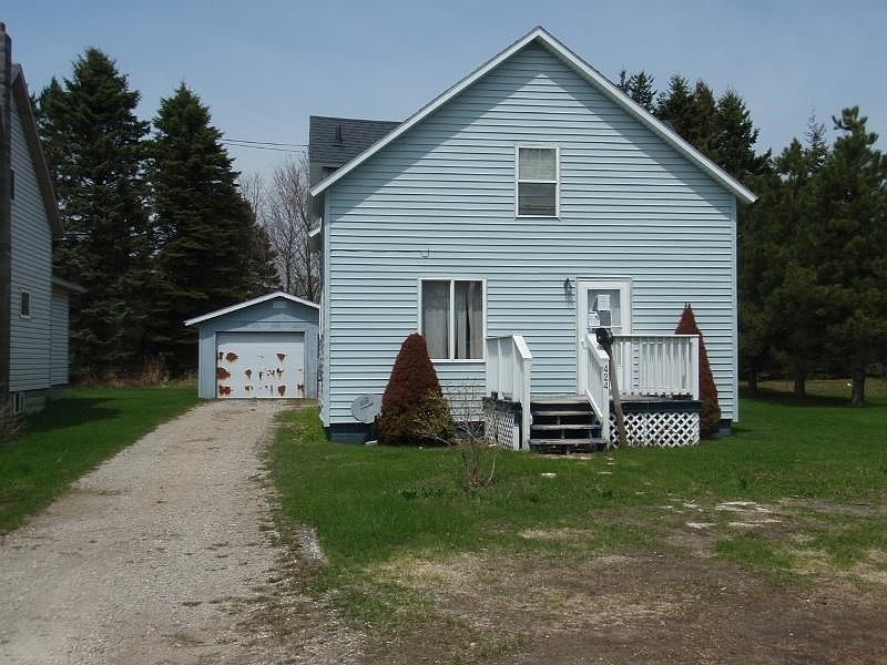 1st image of 424 Riverdale St