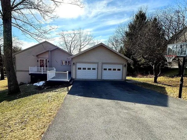 141 Sylvan Oakes Dr, Hollidaysburg, PA 16648