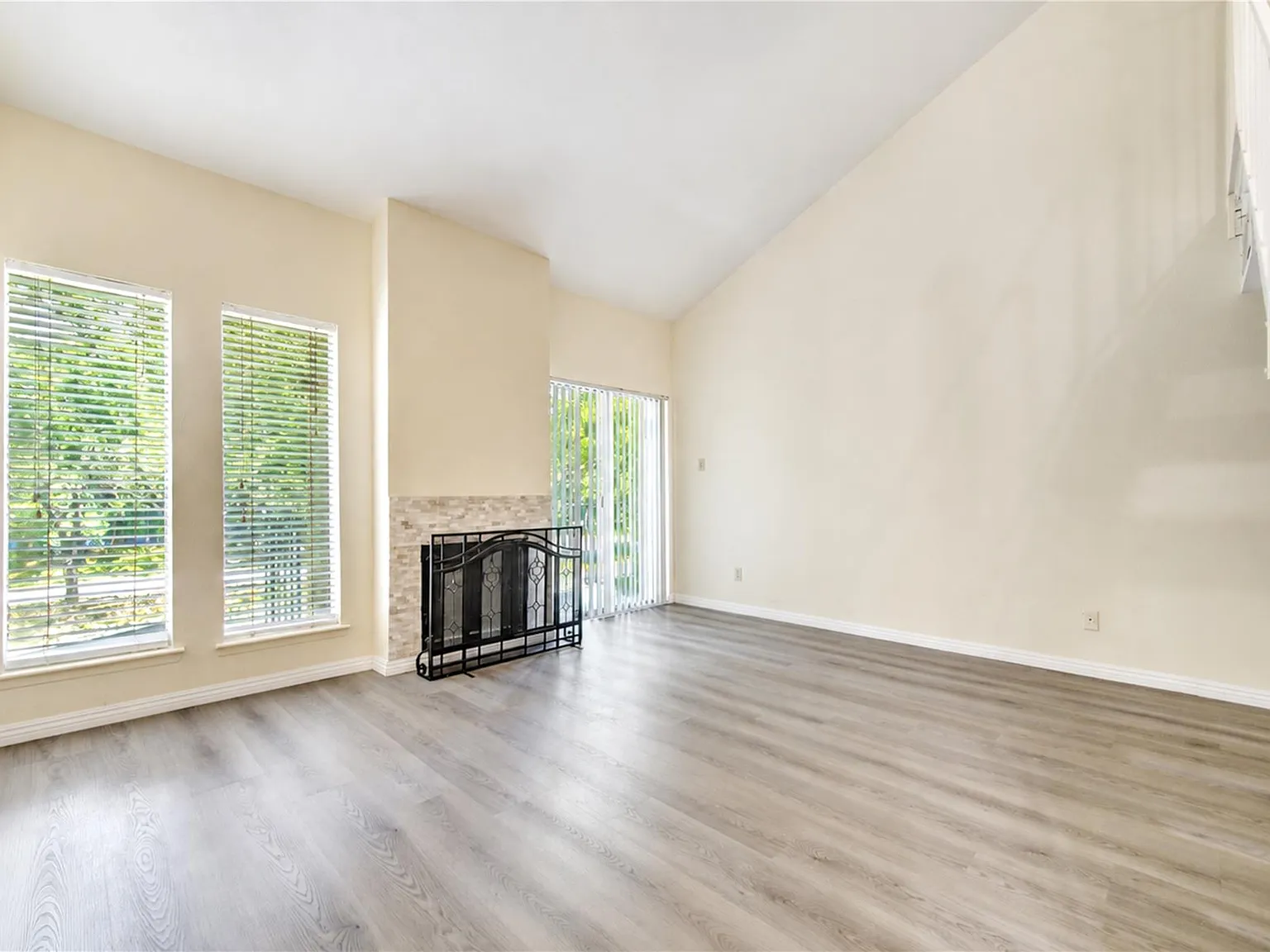 2 bed, 2.0 bath, 1068 sqft, $1,250 — Photo 2