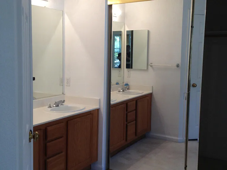 5 Holtz Ct — Photo 17