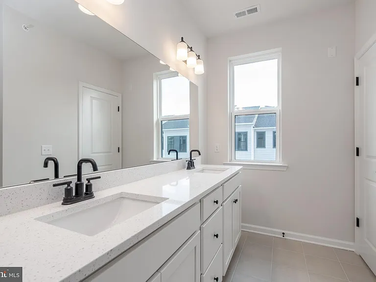 1210 Parker Blvd — Photo 34