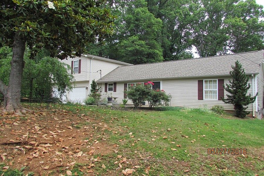 2nd image of 1938 Dogwood Ln