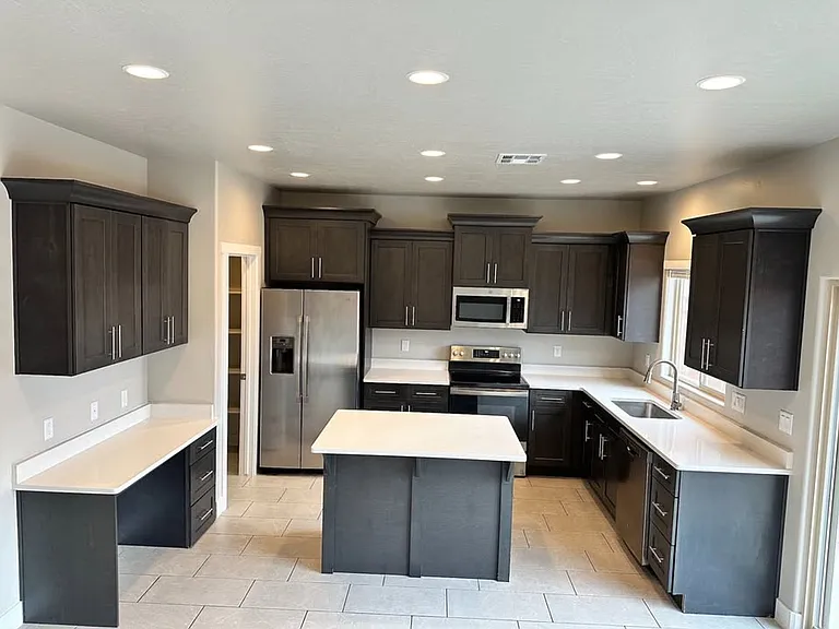 Three Bedroom Red Mountain Vista Town Home — Photo 9
