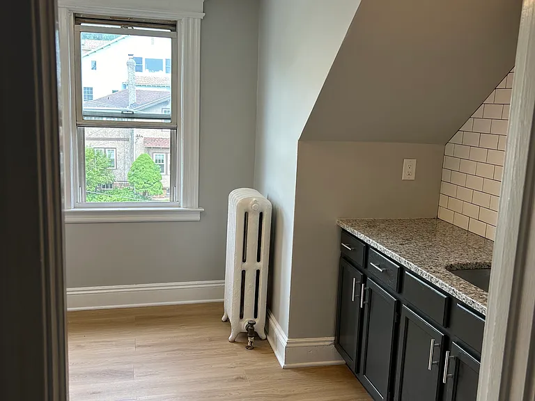 766 Farmington Ave #3 — Photo 3