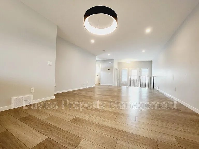 22330 92a Ave NW — Photo 6