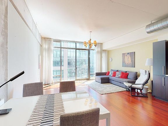3rd image of 1100 S Hope St APT 409