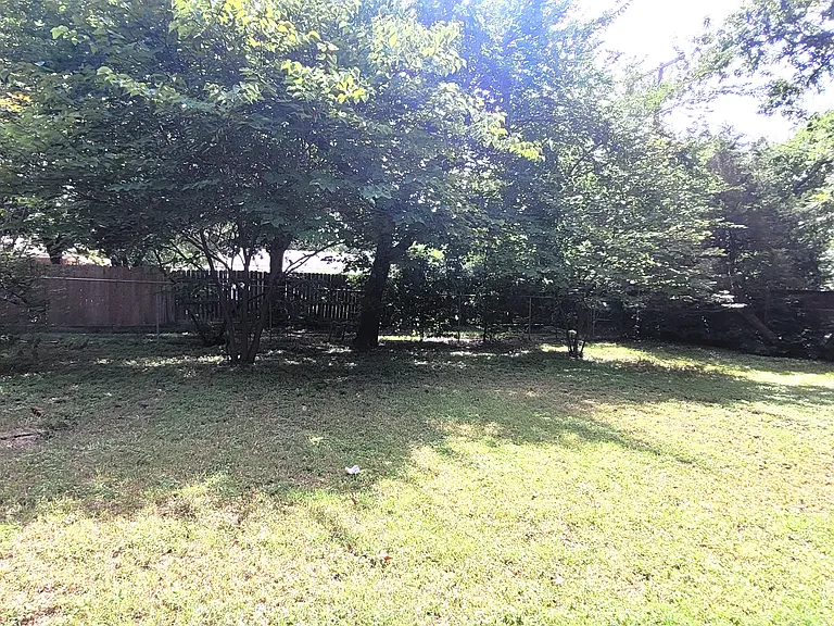 204 Overhill Dr — Photo 10