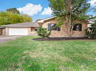2320 Berry Ave, Groves, TX 77619
