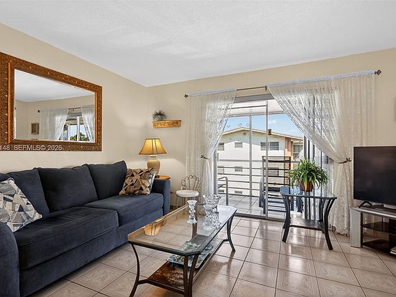 3rd image of 16900 NE 14th Ave APT 302