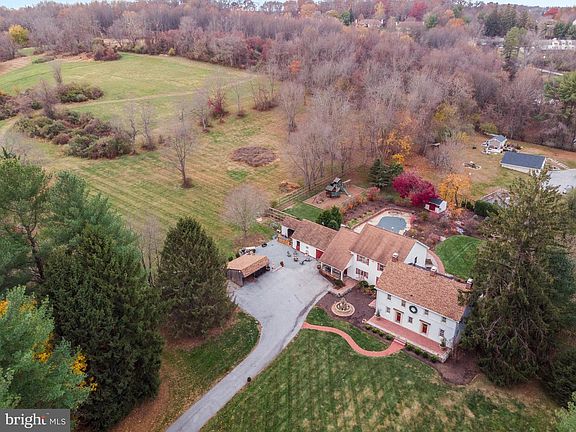 3rd image of 1936 Lenape Rd