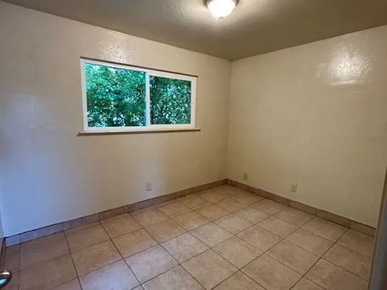823 Garner Ave — Photo 4