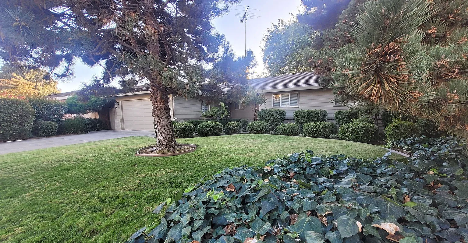 1028 Seamas Ave photo 1