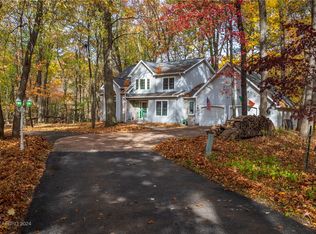 32 Woodland Cir, Rochester, NY 14622