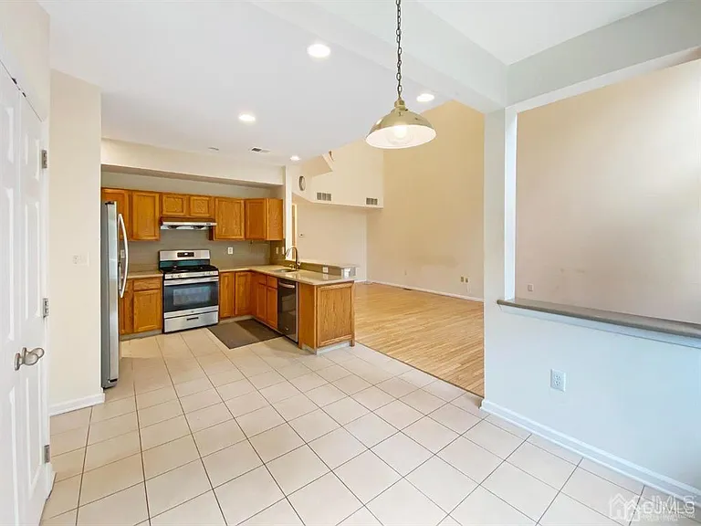 48 Berkshire Way — Photo 5