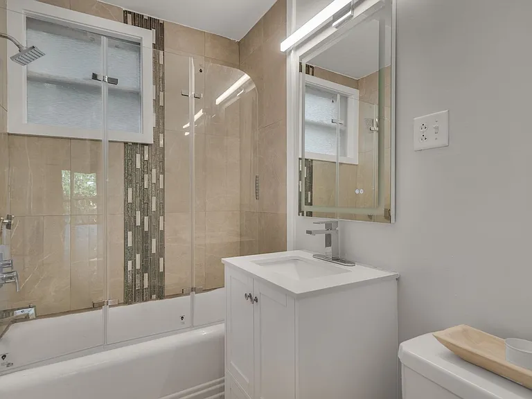 710 E State St — Photo 10