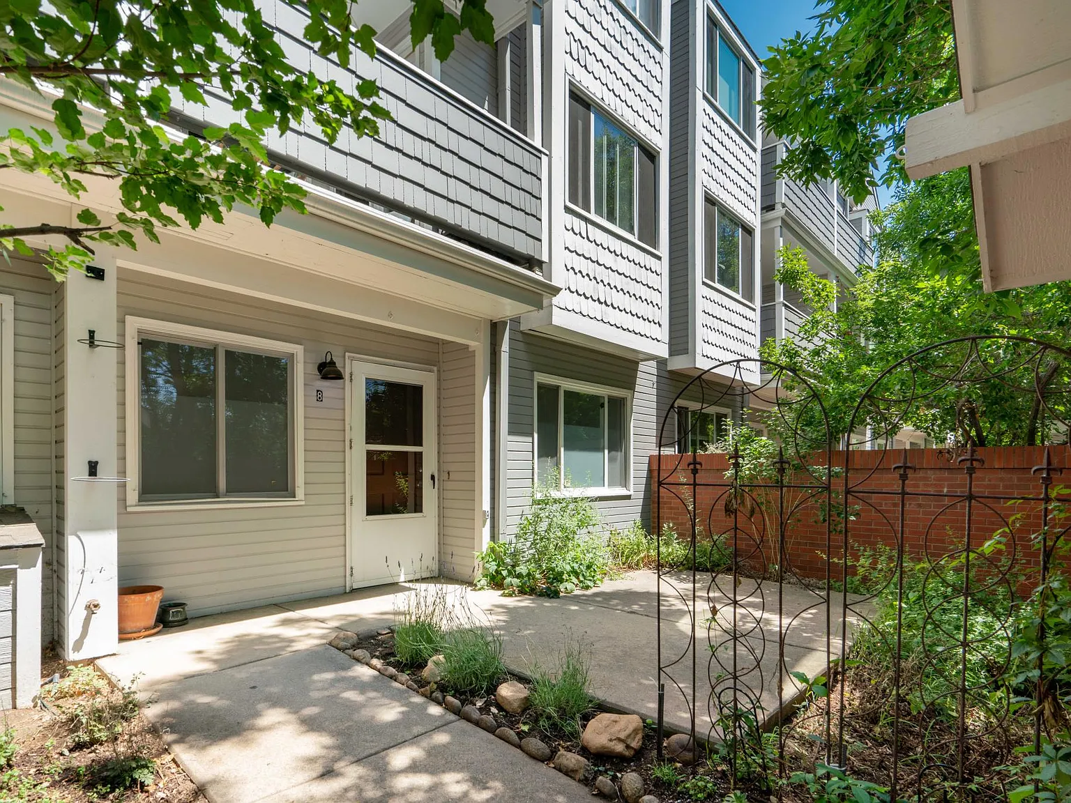 1 bed, 650 sqft, $2,400 — Photo 2