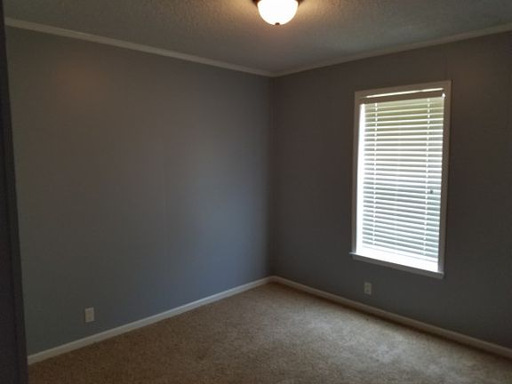 5th image of 213 Blue Grass Dr