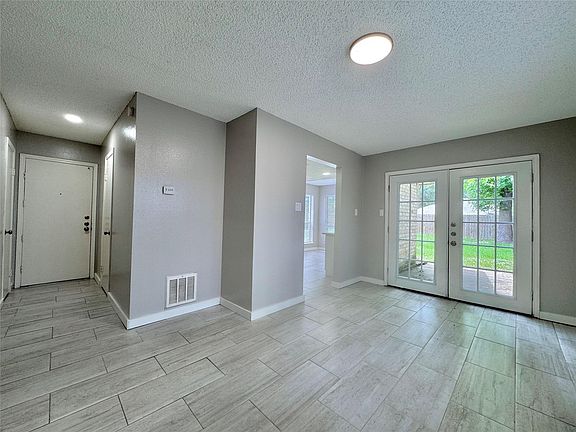 5th image of 9414 Crystal Cove Cir