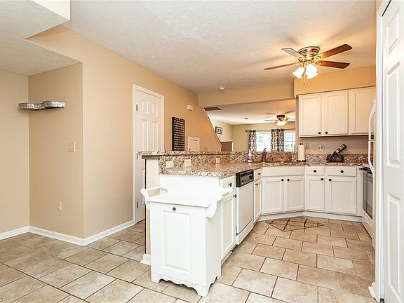 4th image of 6717 Rosewood Ct