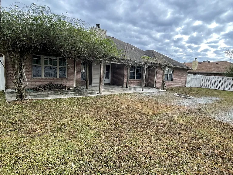 1952 Salisbury Way — Photo 23
