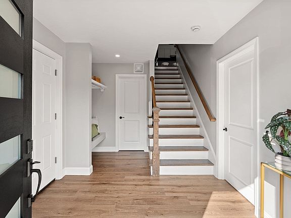 5th image of 660 Hildreth St