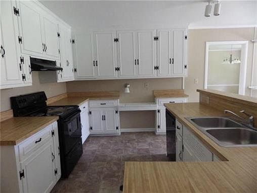4th image of 7622 W 95th Ter