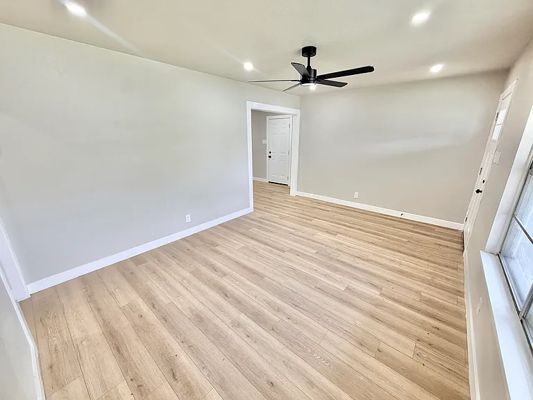 7510 Stagecoach Dr — Photo 4