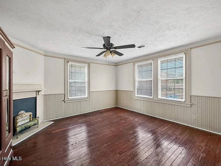 1102 Phillips St — Photo 16