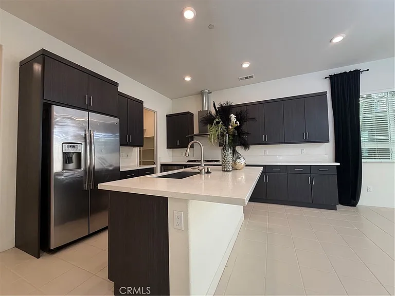 802 Beacon — Photo 6