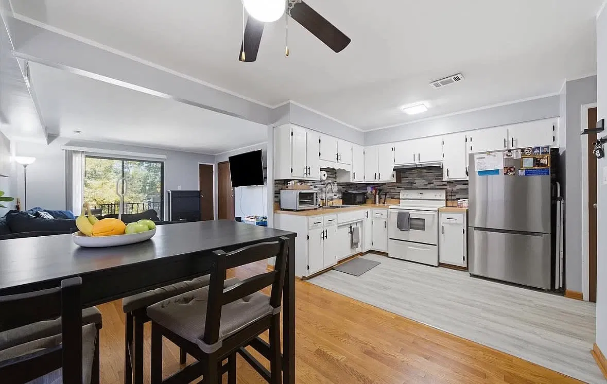 2 bed, $1,600 — Photo 4