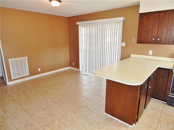 4th image of 2644 Barwick Dr