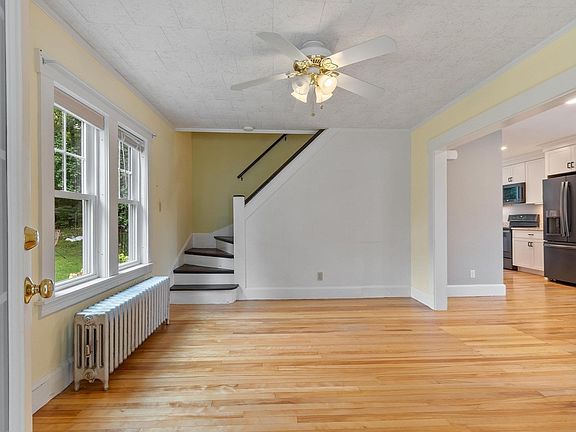 4th image of 323 Pearl St