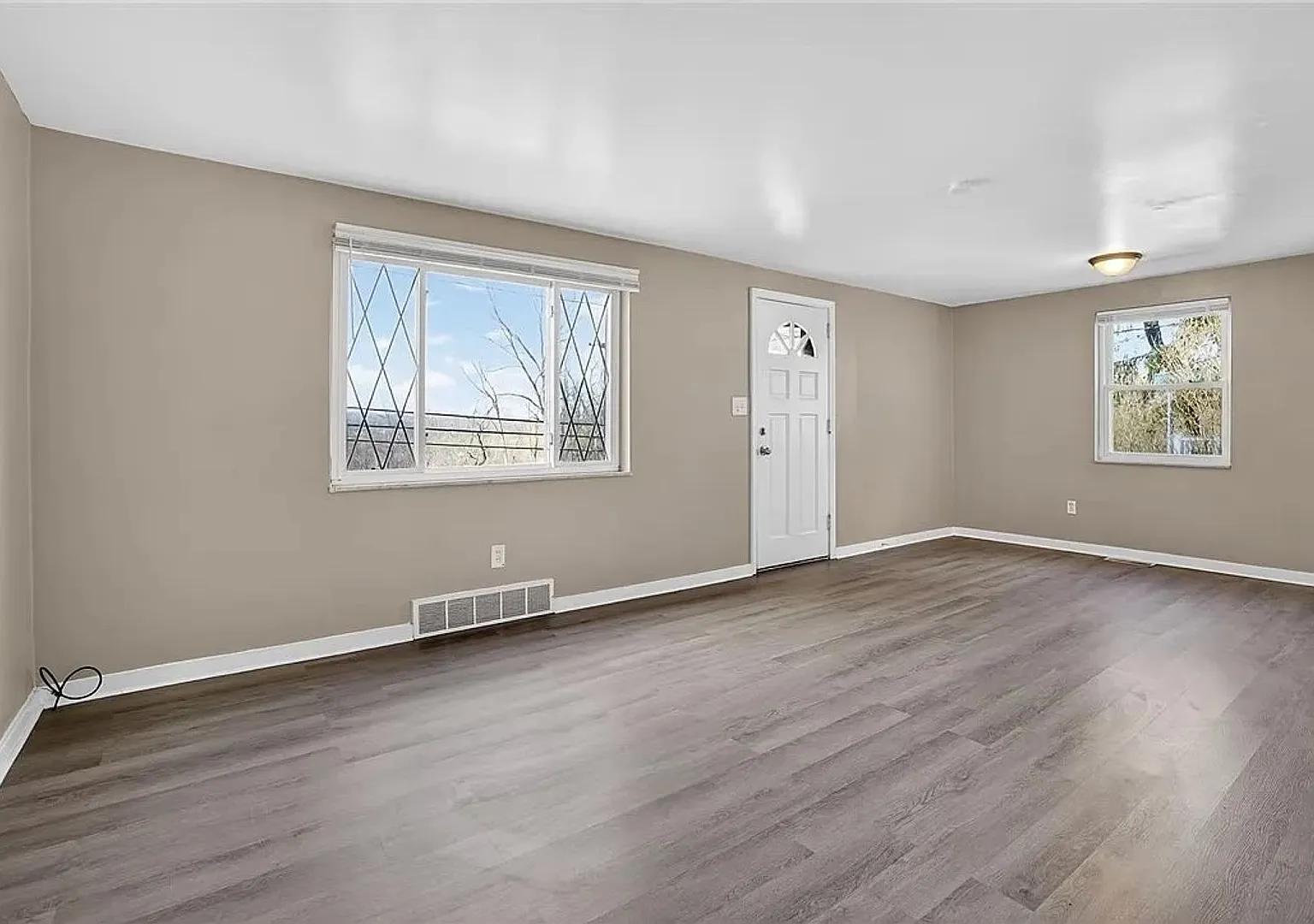 3Bd/1 Bath Home -- Available 9/1/26 — Photo 4