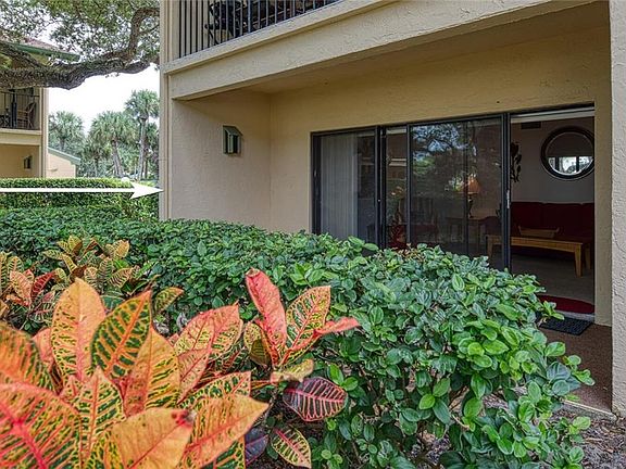 5th image of 910 E Causeway Blvd APT 5