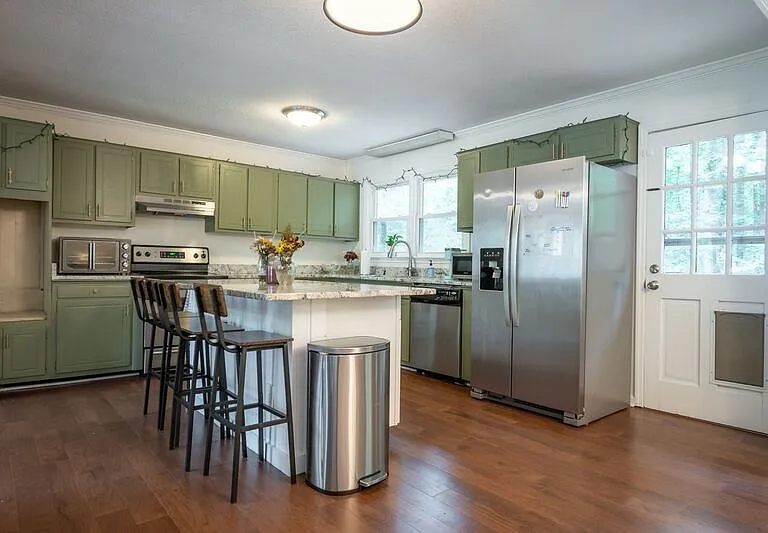 281 Rhodes Dr — Photo 7