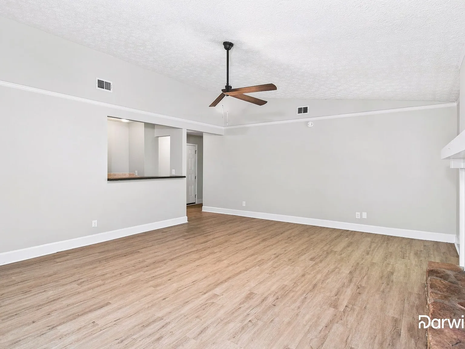 3 bed, 2.0 bath, 1584 sqft, $2,495 — Photo 4