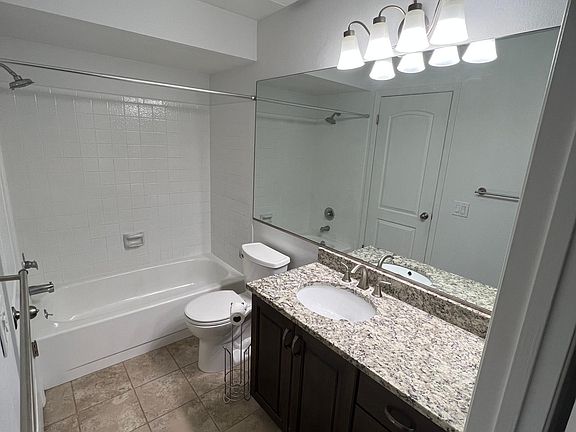 4th image of 1122 E Countrywoods Cir Unit D11