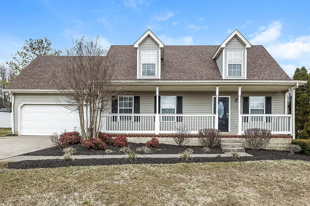 3 bed, 2.0 bath, 1732 sqft, $2,385 — Photo 1